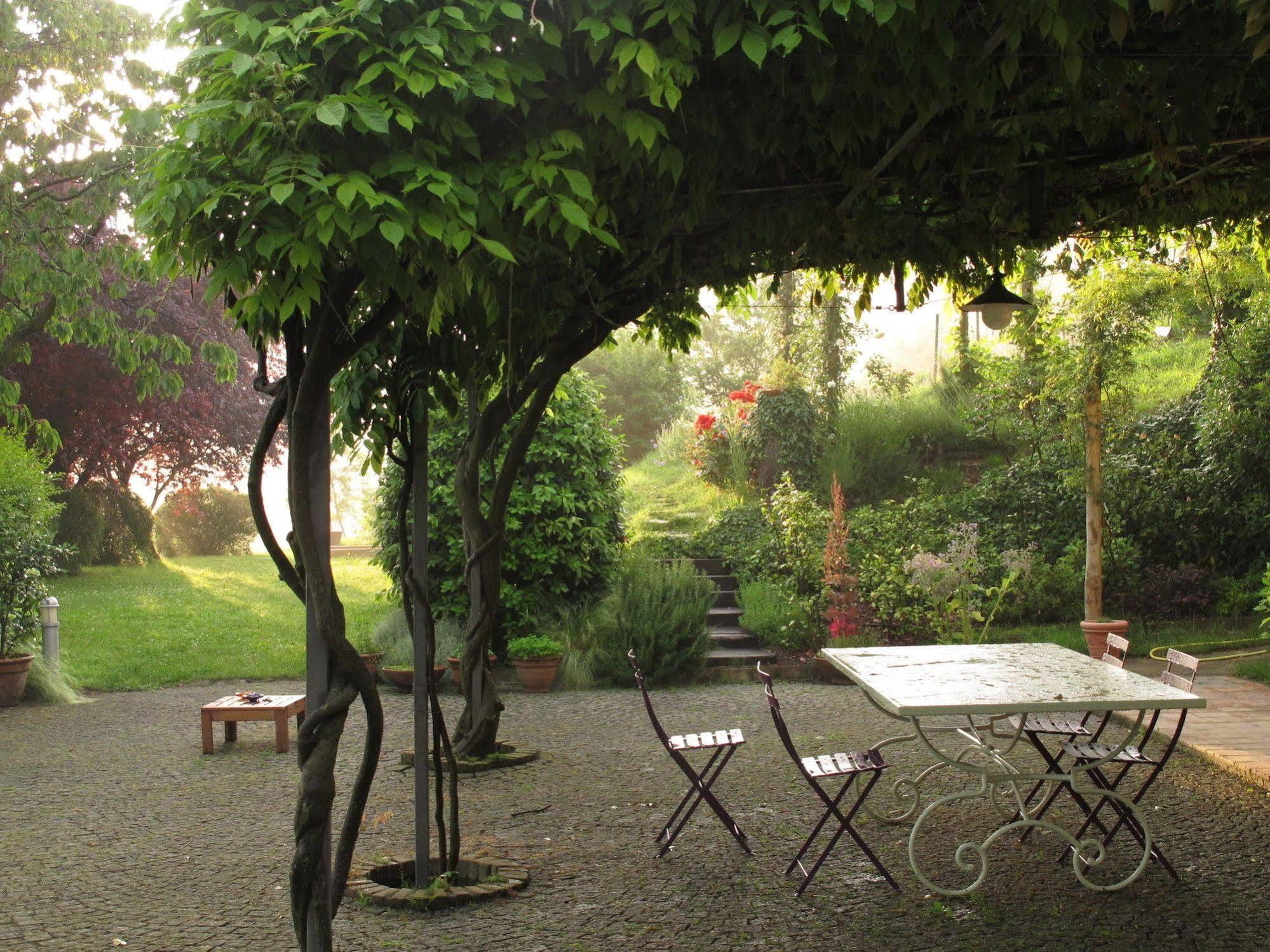 Sotto La Luna Bruna B&B Cocconato Exterior photo